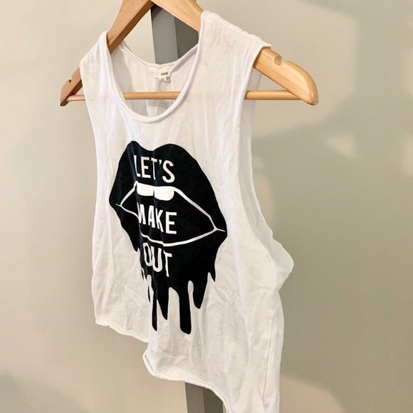 ☀️ 4/$25 GARAGE | Graphic Crop Top - Picture 2 of 3